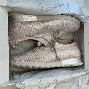 BRAND NEW - Hispanitas fashion walking shoes. Size US8;  European 39